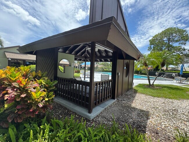Building Photo - 446 Knollwood Ct