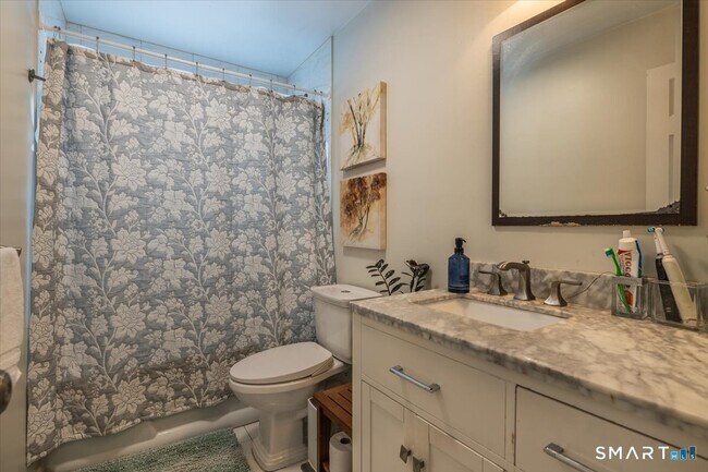 Building Photo - 56 Linden St