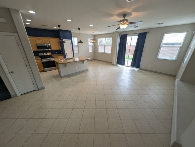 Building Photo - 7550 Morisset Ave