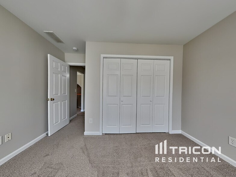 Building Photo - 2205 Washington Dr