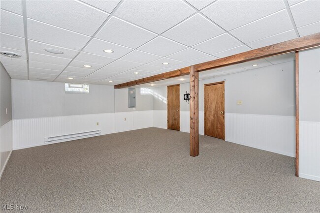 Building Photo - 6235 Sunnywood Dr