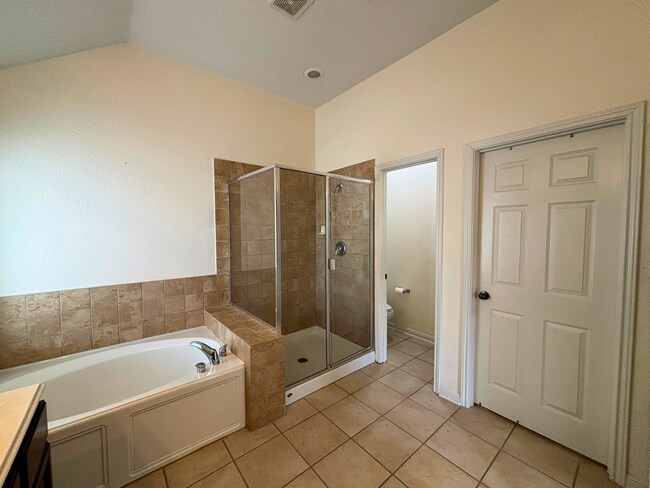 Building Photo - 56 Medici