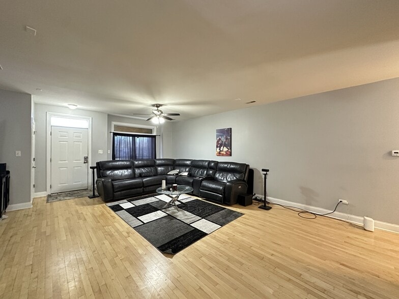 Building Photo - 368 N Hamlin Ave