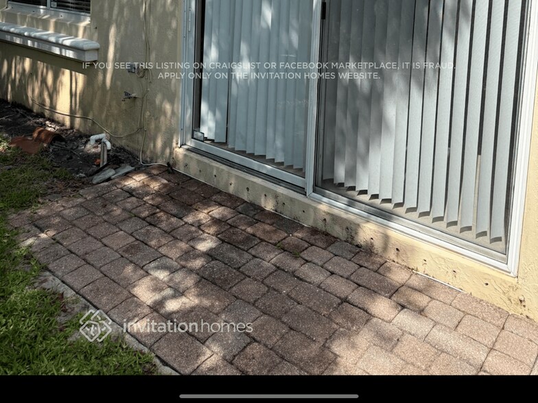Building Photo - 2817 S Evergreen Cir