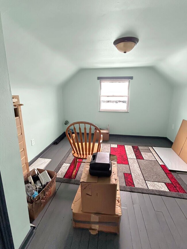 Building Photo - Charming 3-bedroom, 1-bath home in Oakdale, PA!