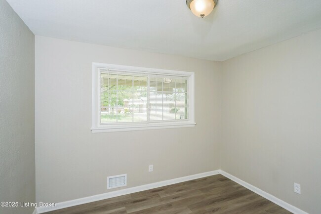 Building Photo - 6102 Jessamine Ln