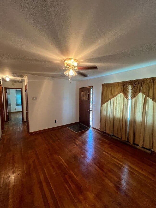 Building Photo - 854 Apperson St