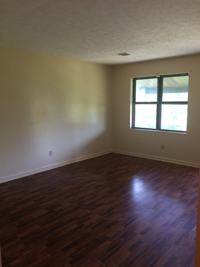 Building Photo - Robinwood Apartments