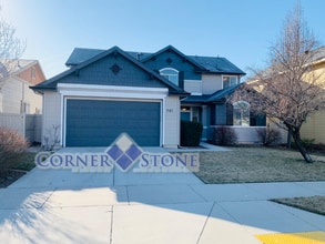 Building Photo - Wonderful Home In Middleton with 3 Car Garage!