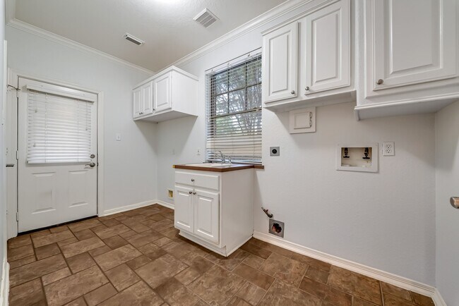 Building Photo - 10311 Pitcataway Dr