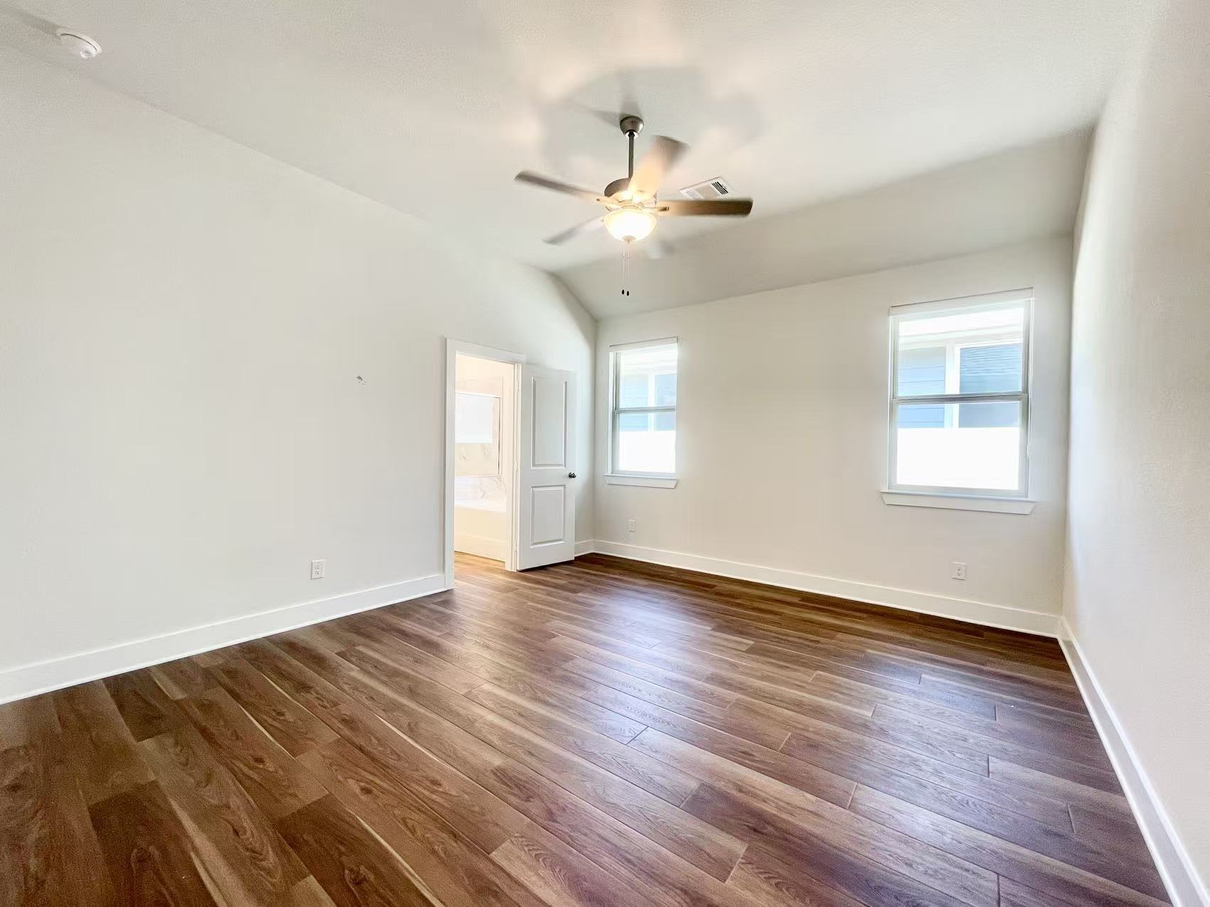 Building Photo - 3320 Eddington Dr