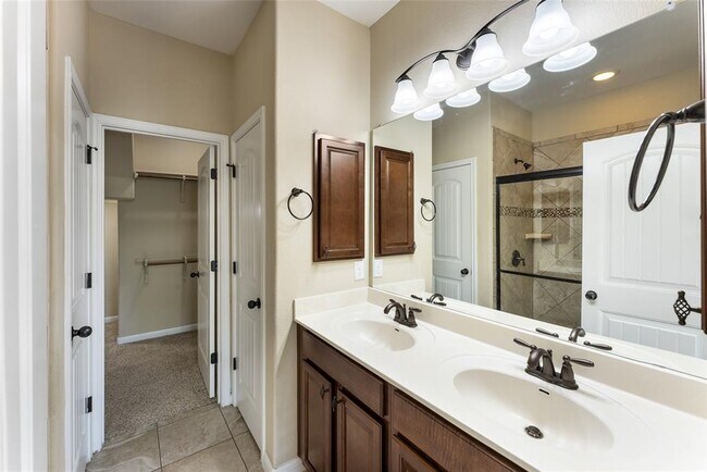 Building Photo - 13400 Briarwick Dr