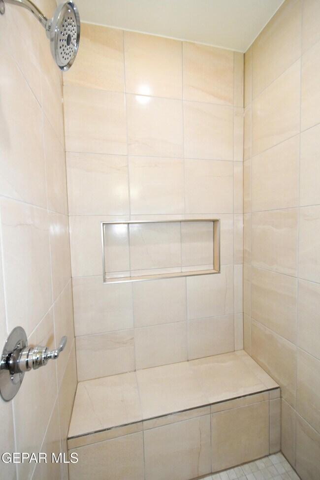 Building Photo - 902 Bromyard