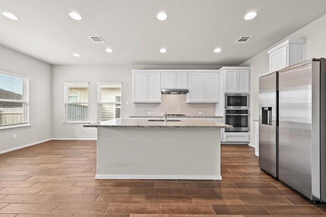 Building Photo - 215 Desperado Dr