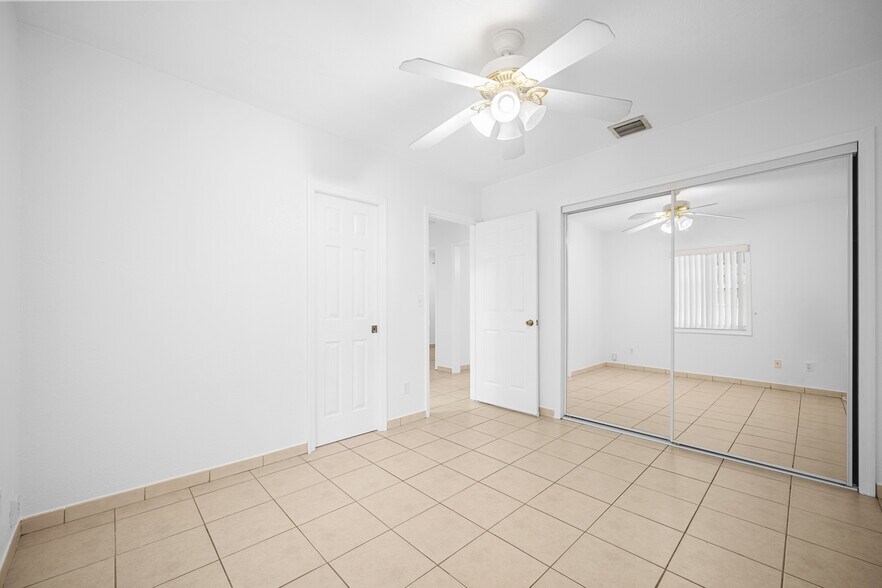 Building Photo - 3675 SW 23rd St