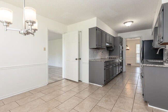 Building Photo - 7839 Farindon Dr