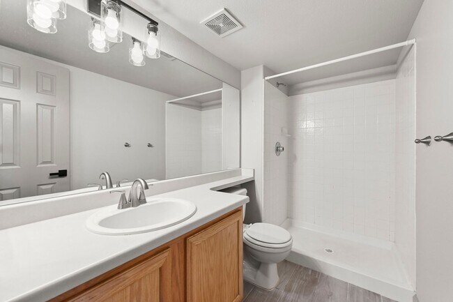 Building Photo - 5540 Almont Ave