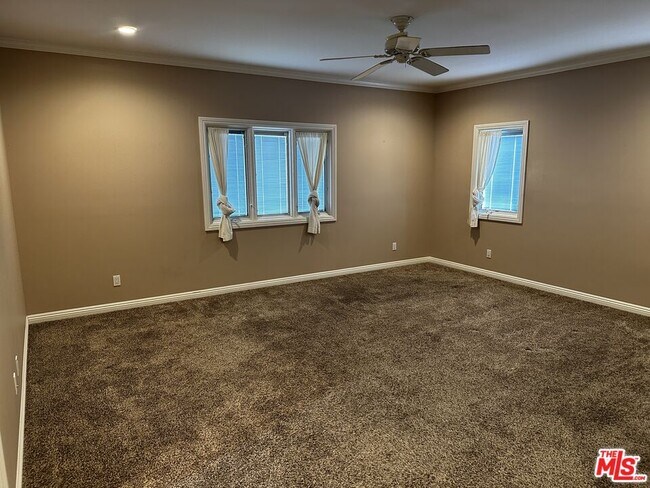 Building Photo - 5560 Buffalo Ave