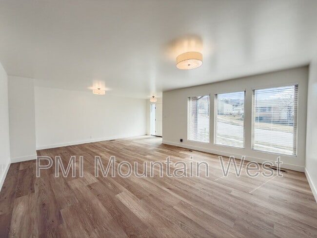 Building Photo - 345 S 850 E