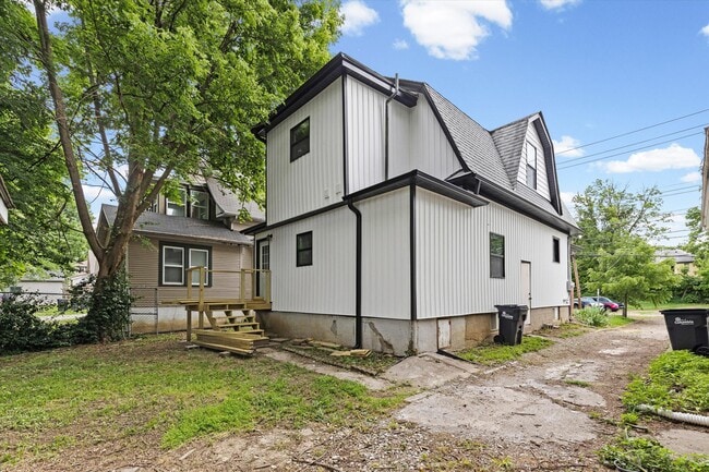 Building Photo - 403 N 9th St