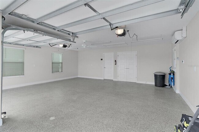 Building Photo - 6230 Dingman Wy