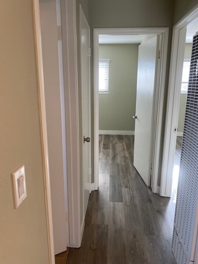 Hallway #3 #1 - 990 Helen Ave