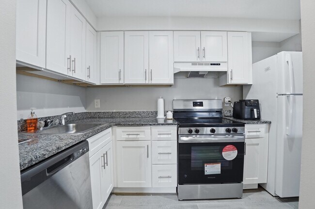 Building Photo - 180 Main St