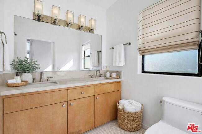 Building Photo - 9917 Tabor St