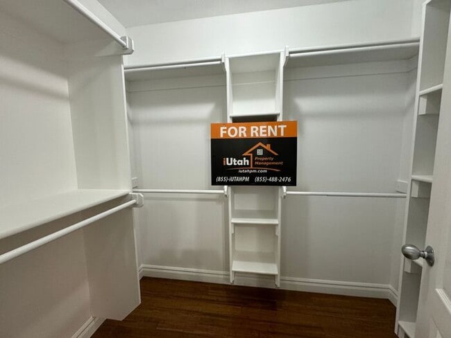 Building Photo - 5 bdrm 3 bth Home 2 Car Garage- Solar Panels! Coming Soon!