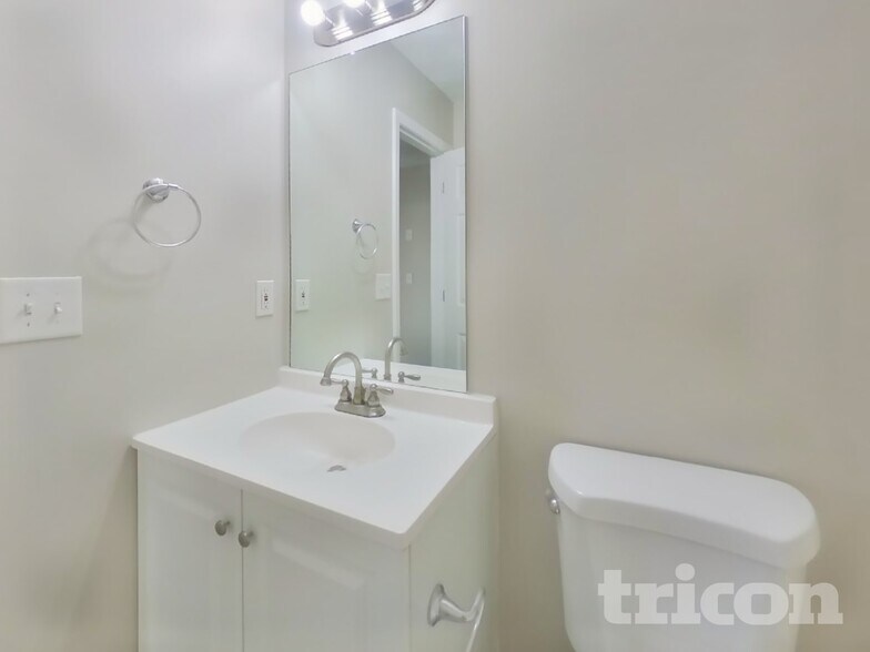 Building Photo - 2492 Feathertree Ln