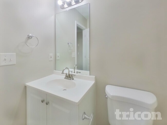 Building Photo - 2492 Feathertree Ln