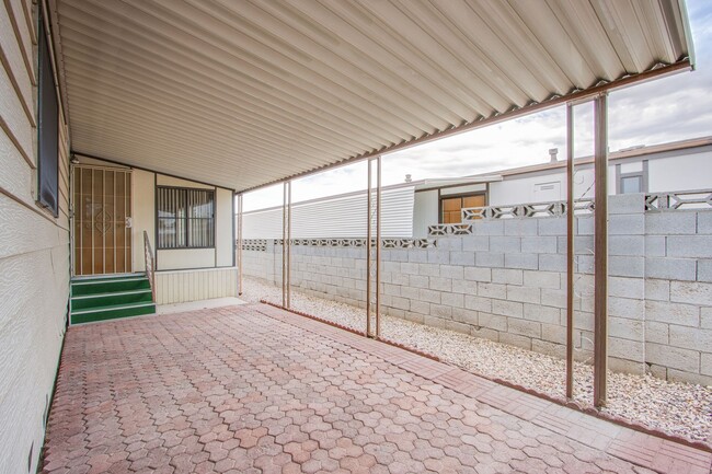 Building Photo - 55+ community 2 bed 2 bath
