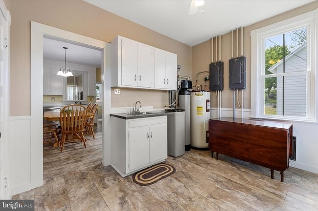 Building Photo - 5452 Middle Rd