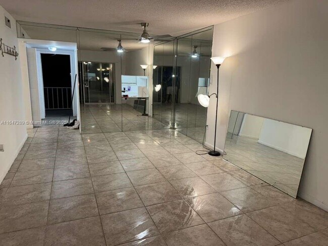 Building Photo - 8450 Sunrise Lakes Blvd