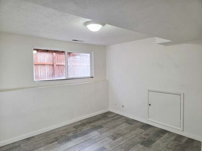 Building Photo - 1968 E 5850 S