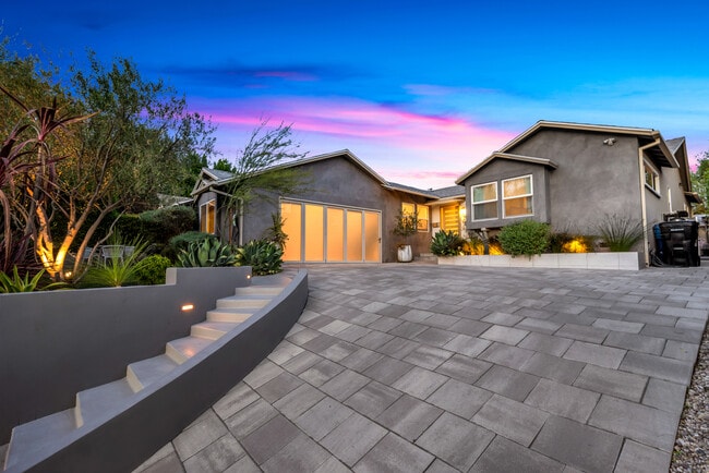 Building Photo - 4716 Tyrone Ave