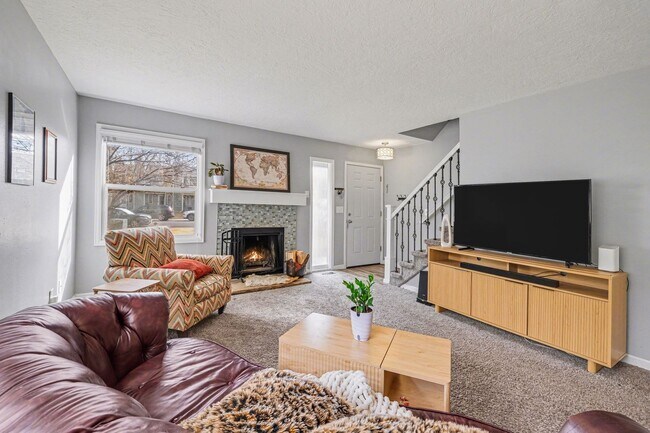 Building Photo - Updated 3-Bedroom Condo Near Downtown Fort Collins!
