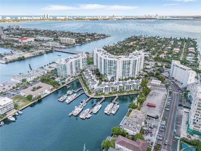 Building Photo - 7910 Harbor Island Dr