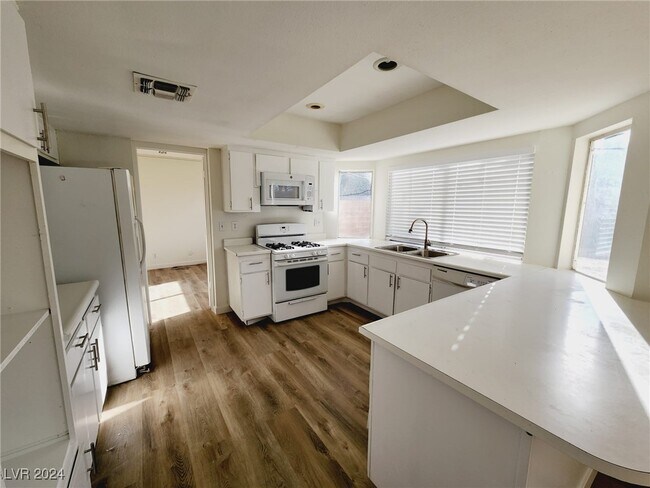 Building Photo - 3565 S Calmosa St