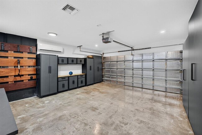 Building Photo - 1511 SW 30th Pl