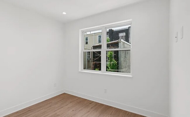 Building Photo - 1546 N Darien St
