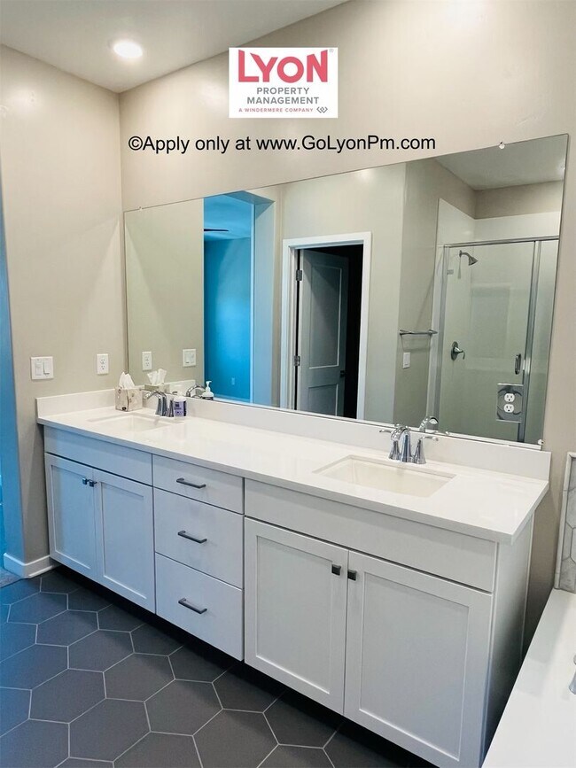 Building Photo - Modern Living in the heart of McKinley Village!