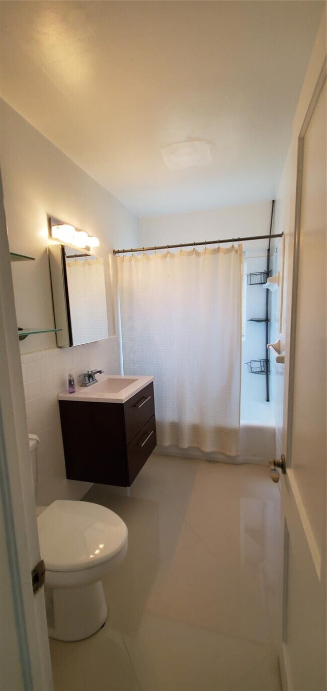 Building Photo - 1304 NE 16th Ave