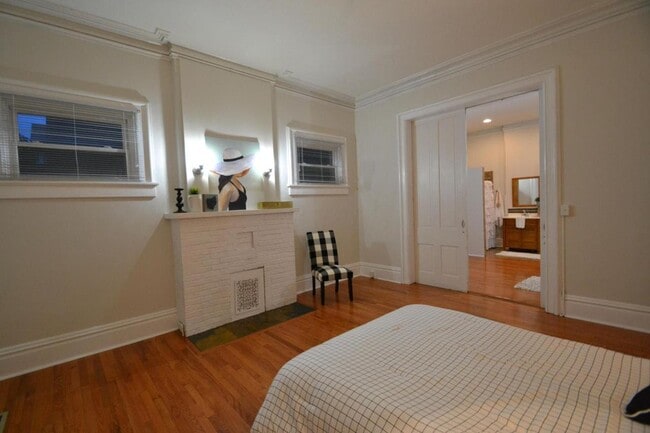 Building Photo - Beautiful Apartment Near Downtown Delaware