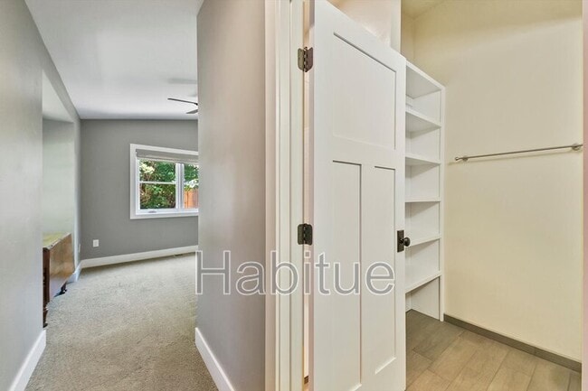 Building Photo - 1417 E Franklin St