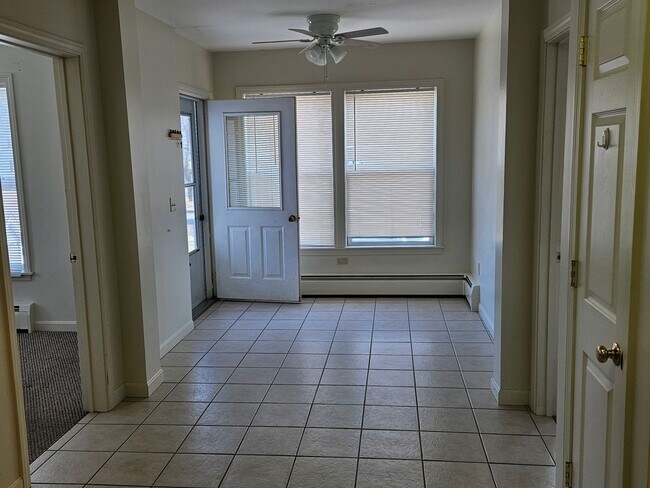 Building Photo - 108 N Main St