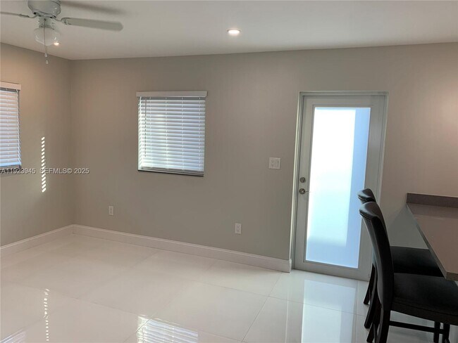 Building Photo - 2852 SW 36th Ave