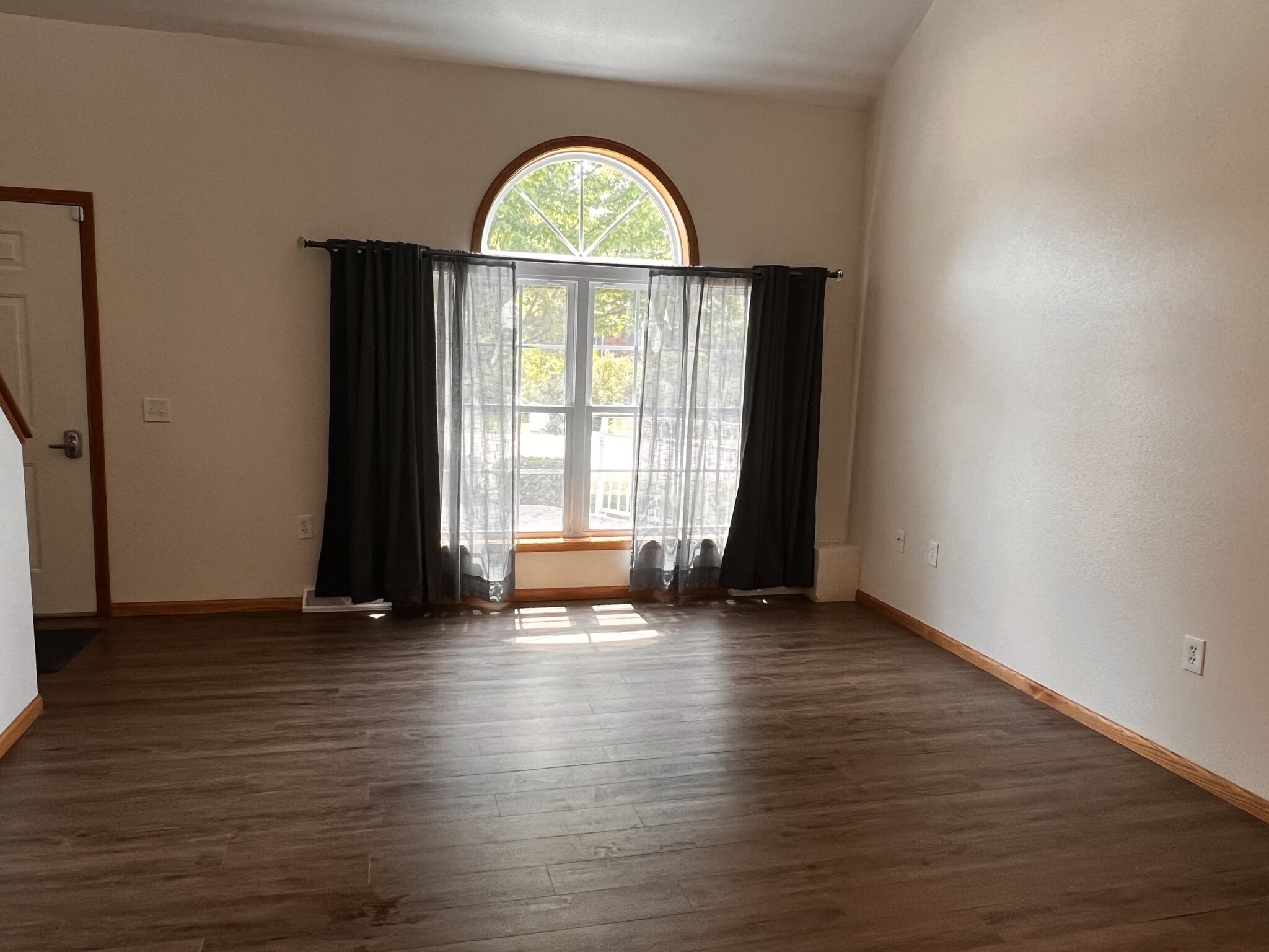 Living room - 4307 Kennedy Dr