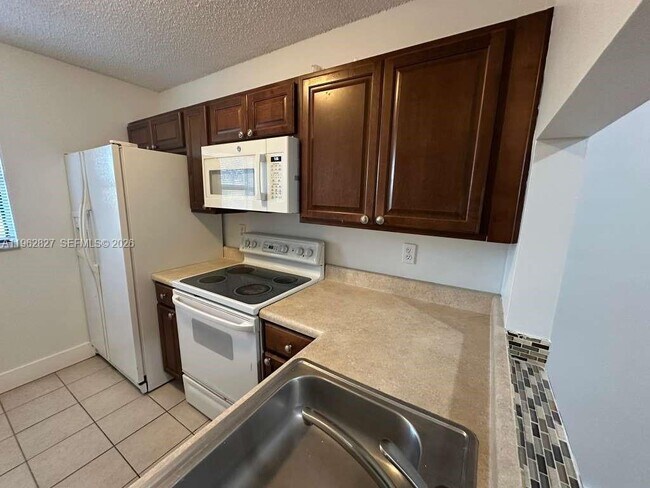 Building Photo - 144 NW 91st Ave