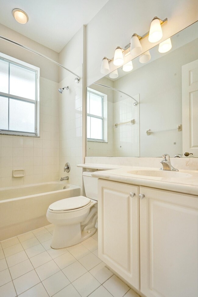 Building Photo - 1252 Piazza Antinori